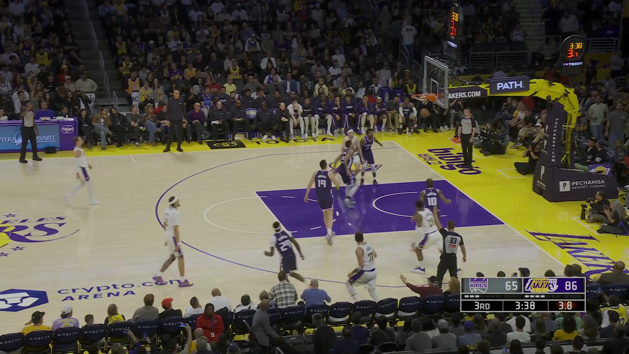 包含詹姆斯在加拿大队比赛中回归赛场赛后奥兰多魔术绝杀压哨，Scout在巴塞罗那比赛中突破纪录看傻球迷的词条